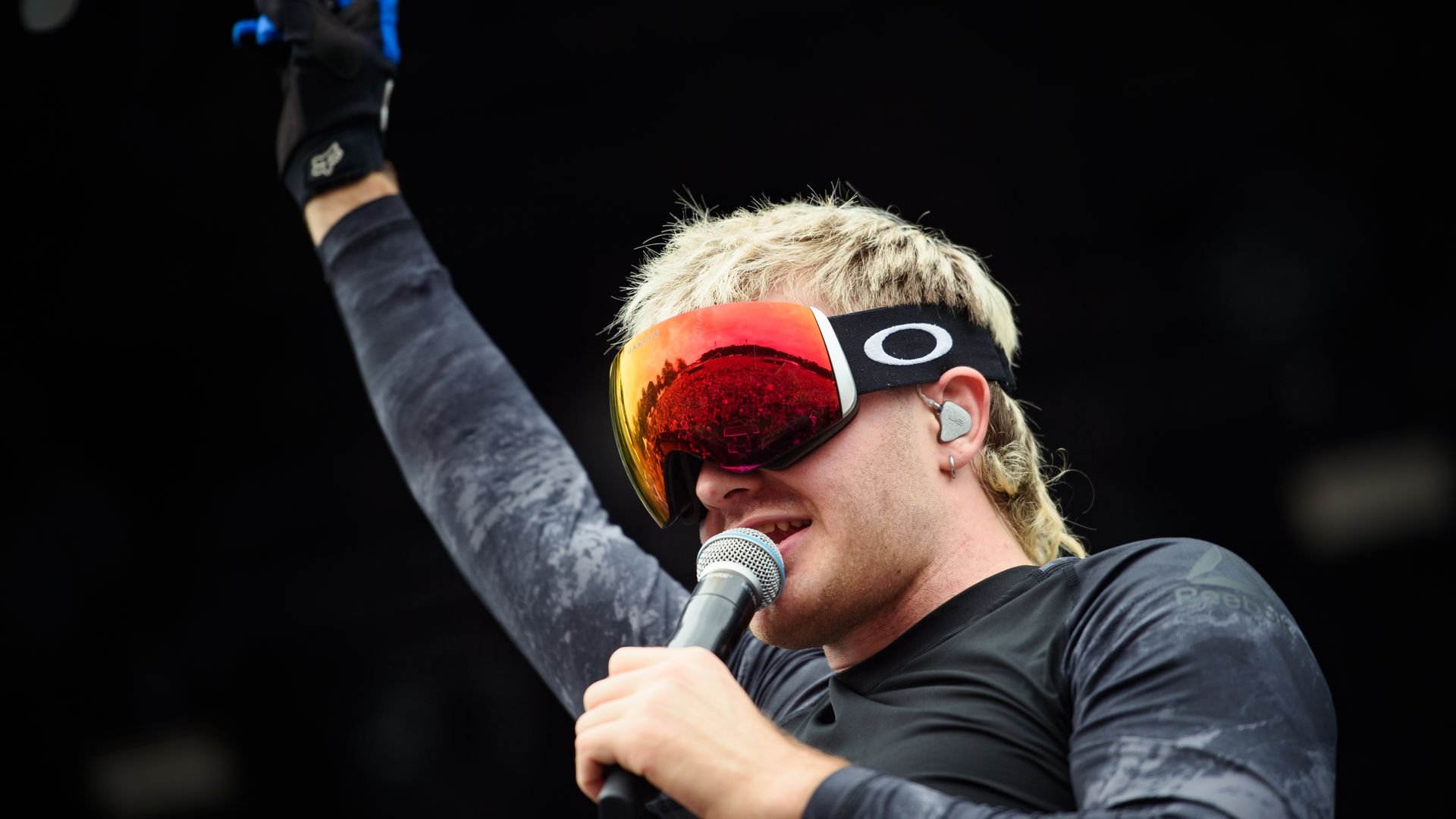 US-Demokraten-feiern-zum-Song-Friesenjung-von-Ski-Aggu