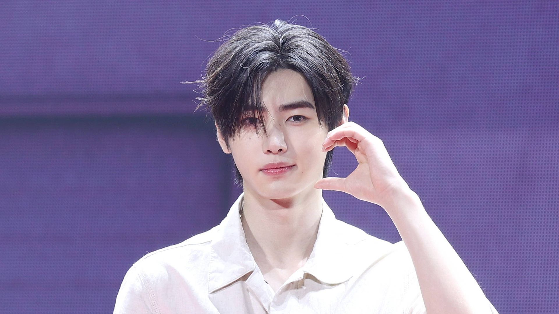 K-Pop-Star-Sunghoon-wird-Olympia-Fackeltr-ger-in-Italien