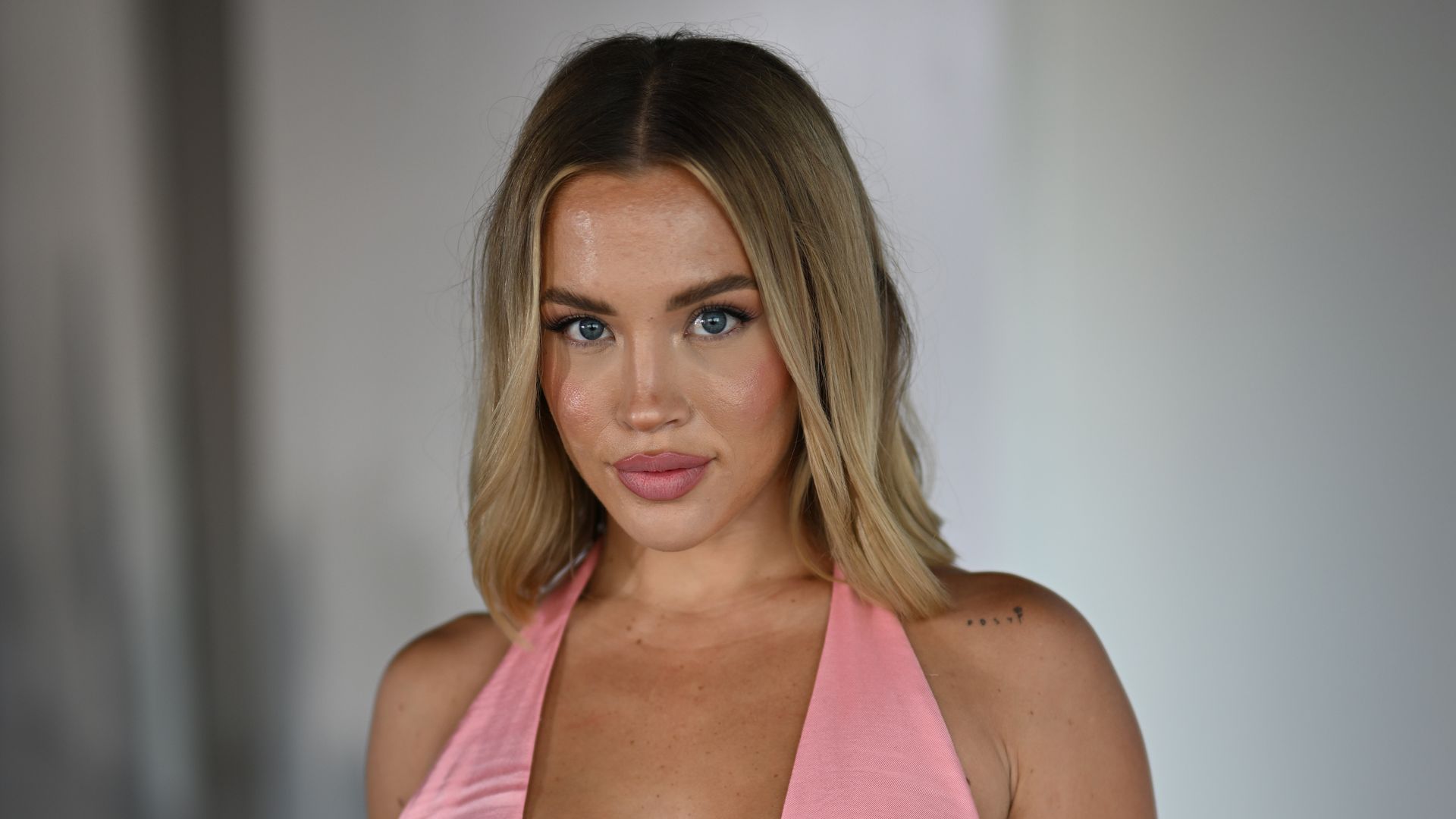 Tammy Hembrow entfernt Tattoos aus der Ex-Mann-Ära