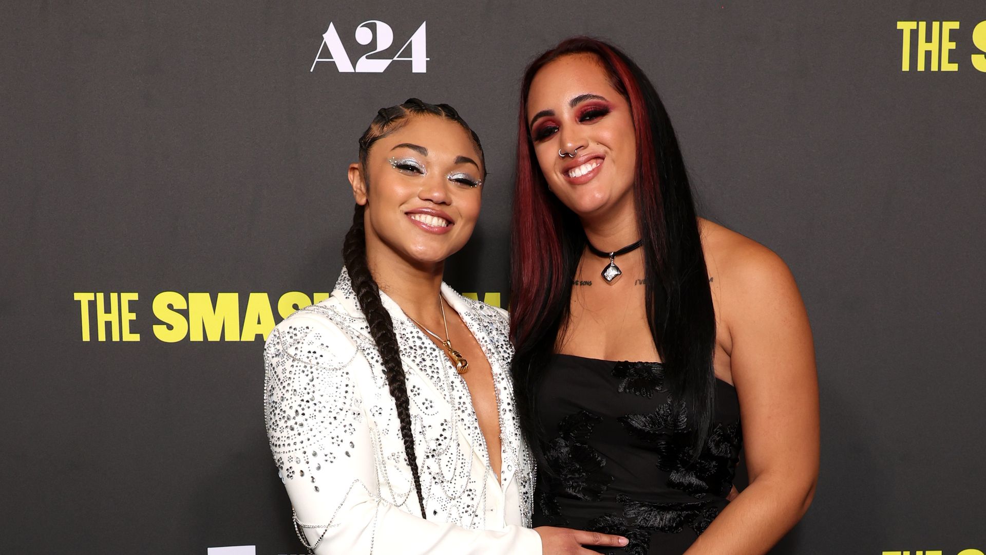 Simone-Johnson-macht-ihre-Beziehung-zu-Wrestlerin-ffentlich