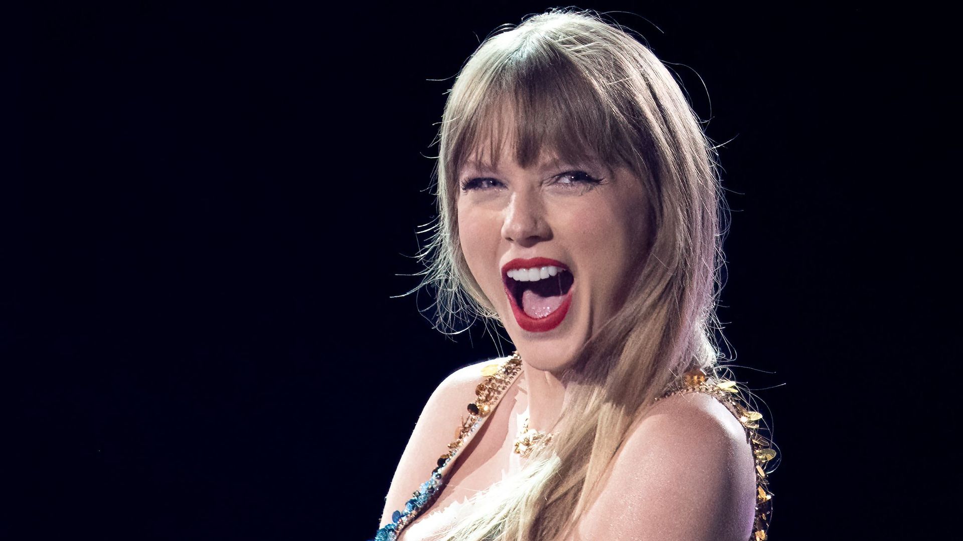 Taylor Swift Railed Bei