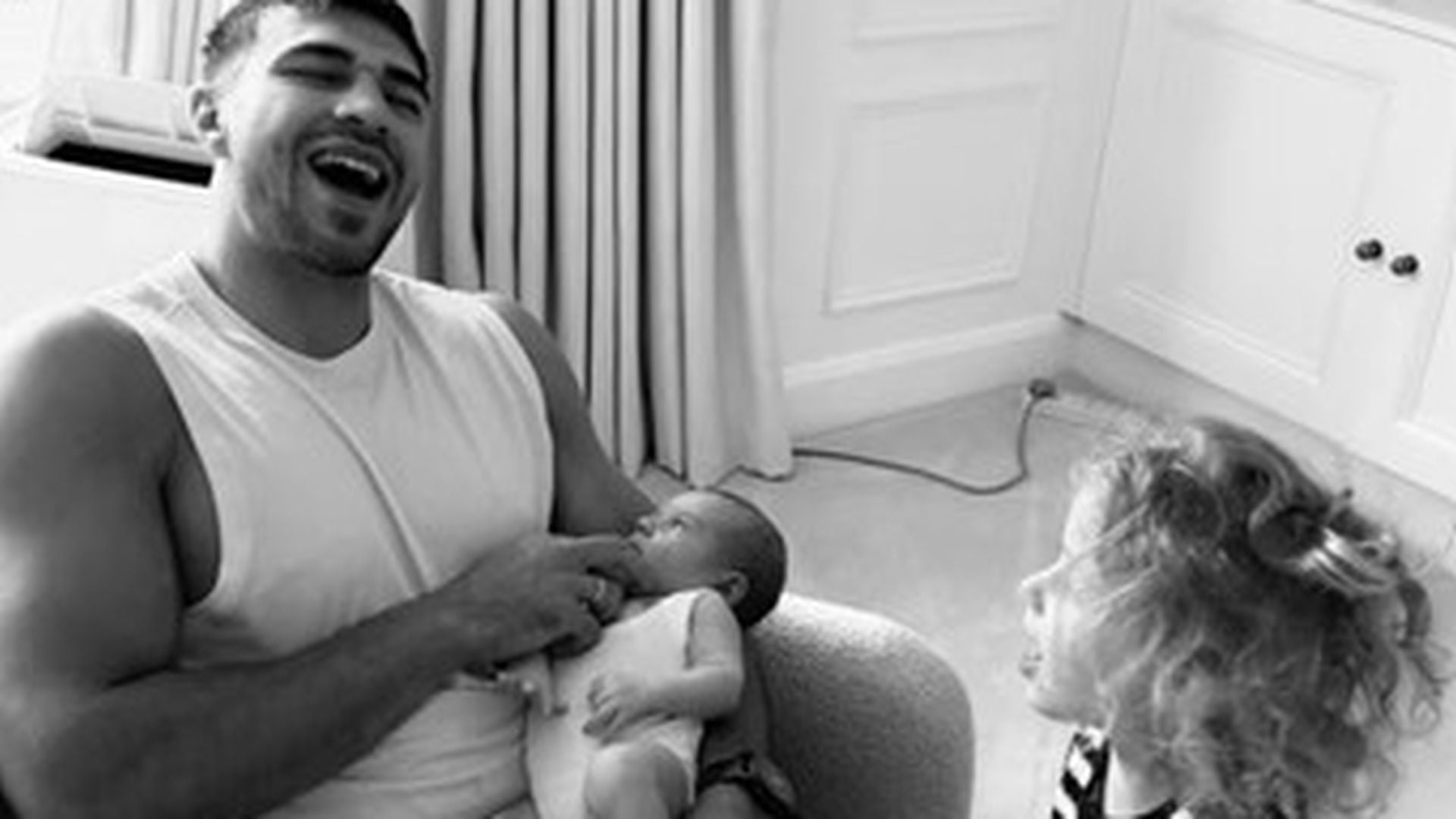 Molly-Mae-zeigt-intime-neue-Babyfotos-mit-Tommy-Fury
