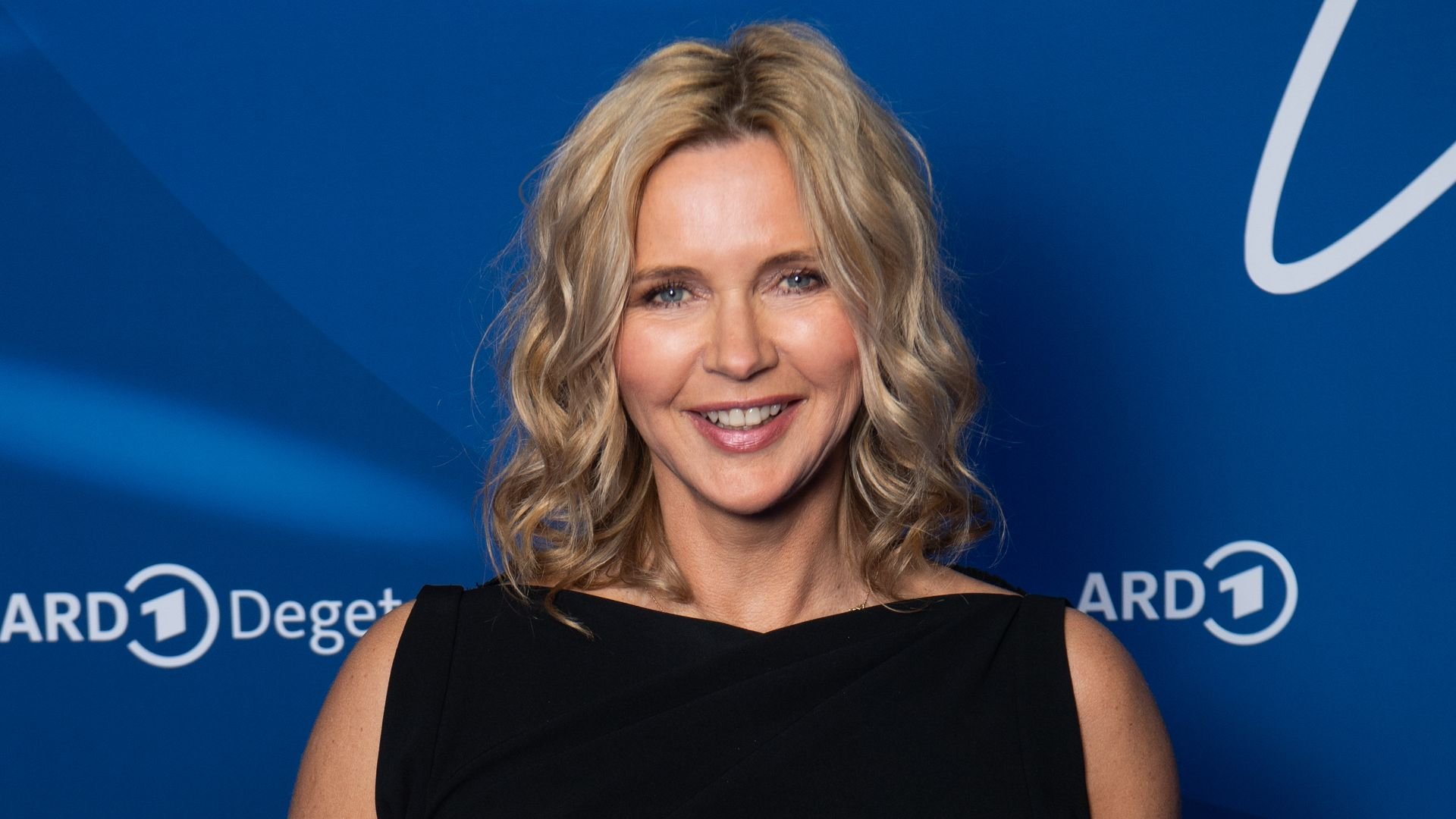 Veronica-Ferres-verzaubert-das-Netz-mit-Lunas-Hundekost-m