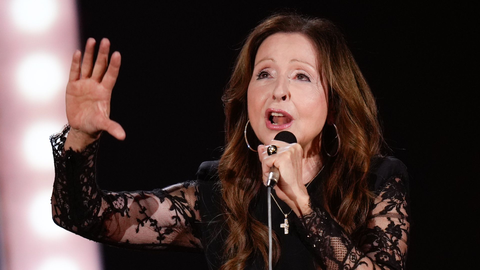 So sehr liebt Schlagerstar Vicky Leandros ihr Leben als Oma