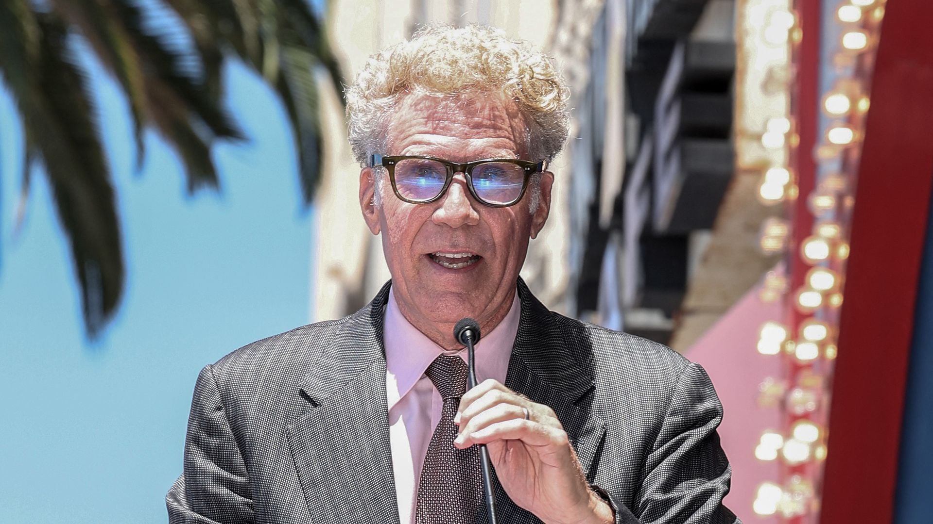 Will-Ferrell-berrascht-mit-neuem-Look-bei-Hollywood-Ehrung