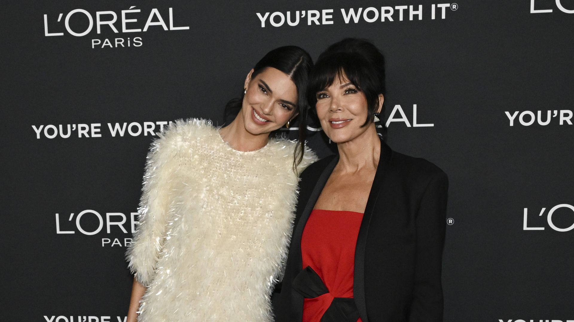 Mutter-Tochter-Duo-Kris-Kendall-Jenner-strahlen-bei-Event
