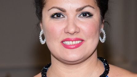 Tiefe Einblicke: Anna Netrebko (54) zeigt sich verführerisch