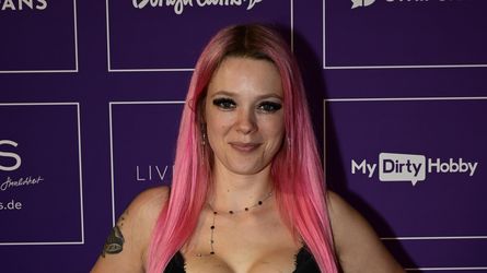 Anne Wünsche zeigt sich mittlerweile ganz nackt auf OnlyFans