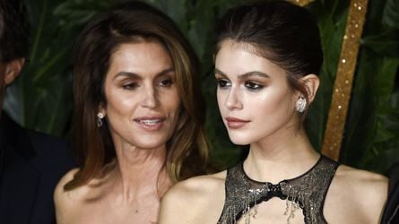 Cindy Crawford teilt seltenes Foto mit ihren Geschwistern