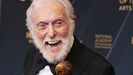 Kurz vor 100. Geburtstag: Dick Van Dyke scherzt makaber