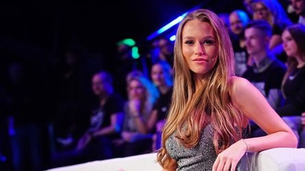 Oberkörperfrei im Pool: Laura Müller wirbt für sexy Content