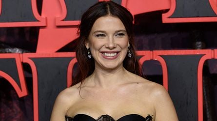 Urlaubsfoto: Millie Bobby Brown zeigt neuen Bob-Haarschnitt