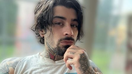 Zayn Malik präsentiert seine neue Single "Die for Me" live