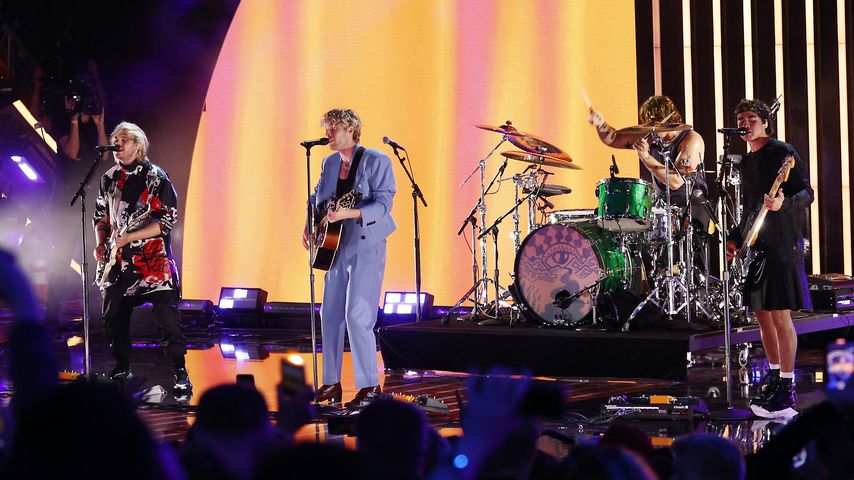 5 Seconds of Summer-Konzert: Gitarrist fängt Flammen!