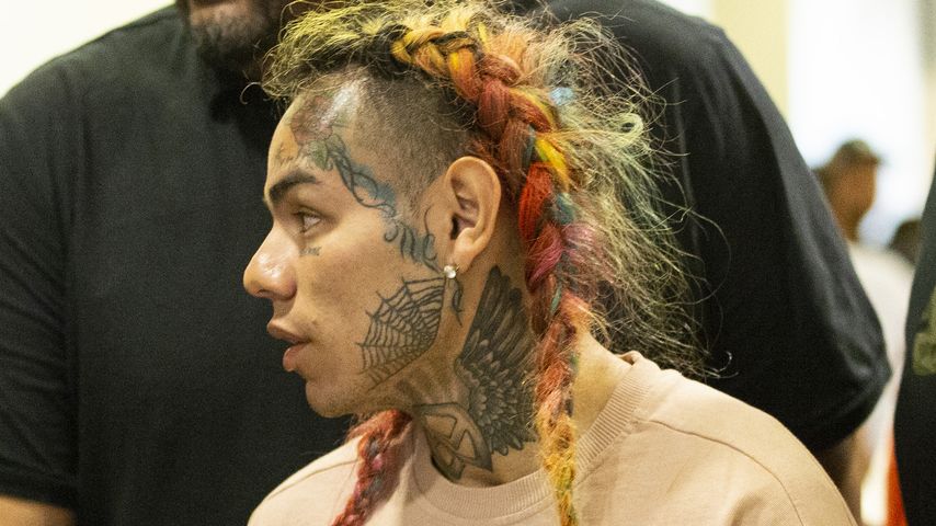 6ix9ine während einer Anhörung vor Gericht im August 2018