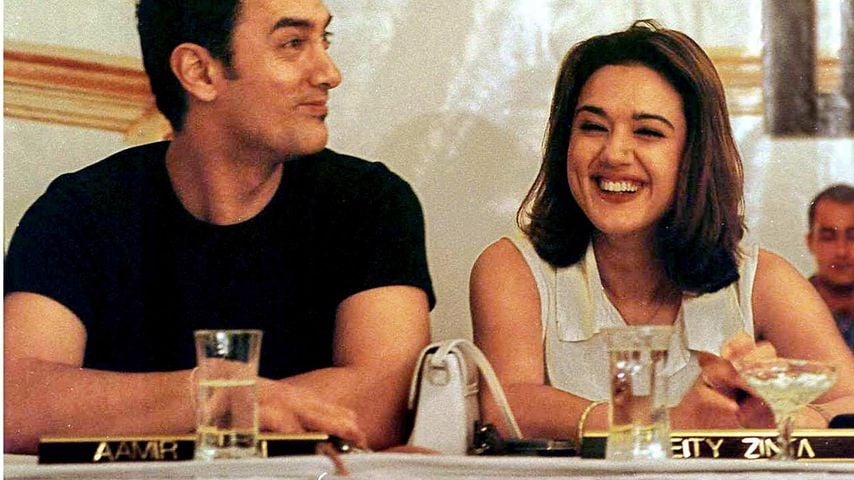 Aamir Khan und Preity Zinta sprechen in Kalkutta über ihren Film "Dil Chahta Hai", August 2001