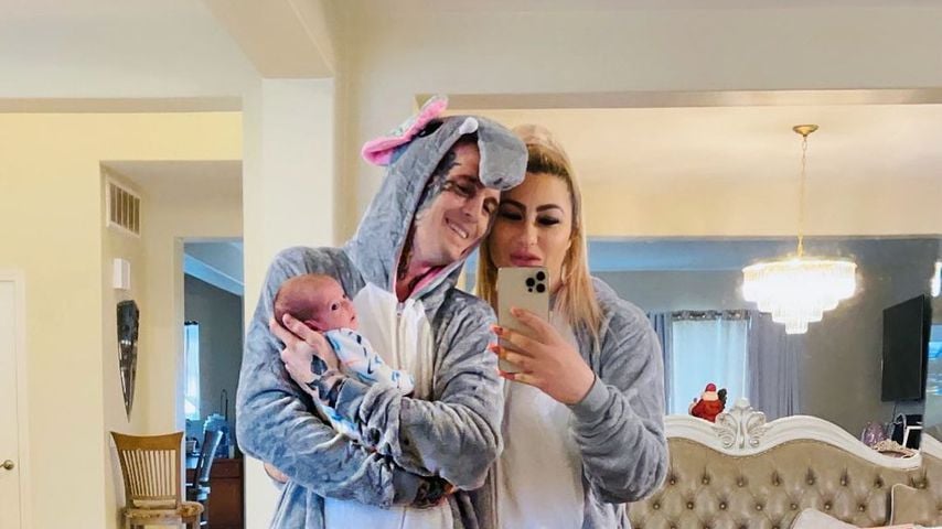 Aaron Carter und Melanie Martin mit ihrem Baby Prince Lyric im Dezember 2021