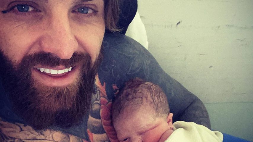 Aaron Chalmers mit seinem Sohn