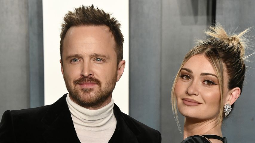 Geburt bestätigt? Aaron Paul und Lauren spazieren mit Baby