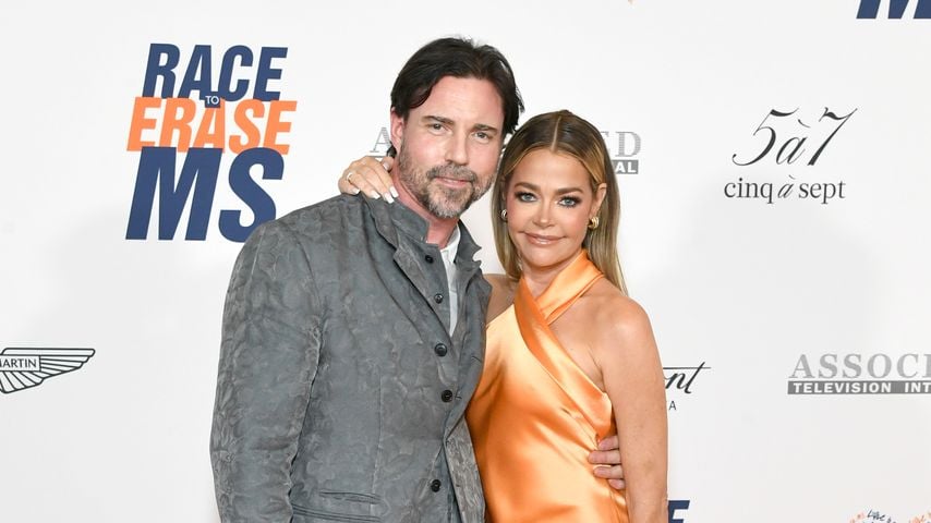 Aaron Phypers und Denise Richards, 2023