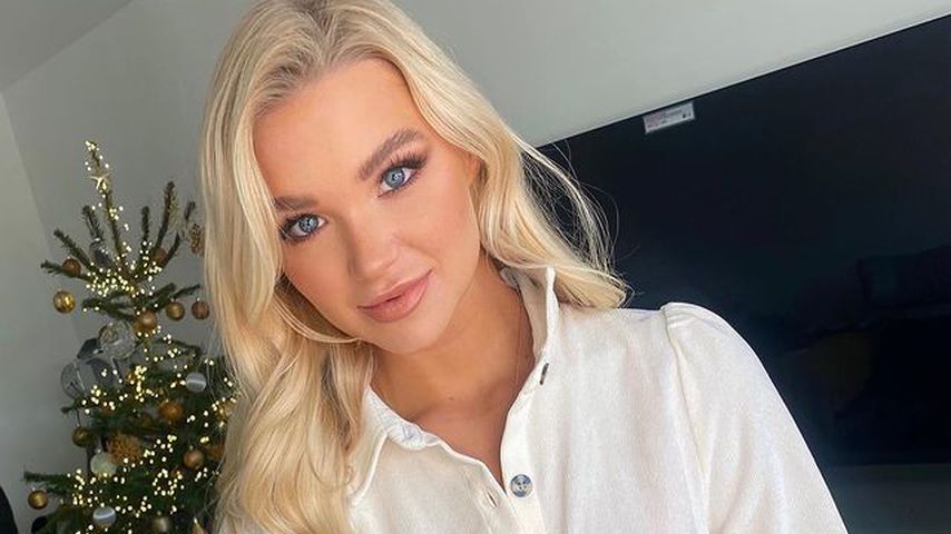 Stolze Singlelady: Abbie Quinnen elegant in schwarzem Anzug