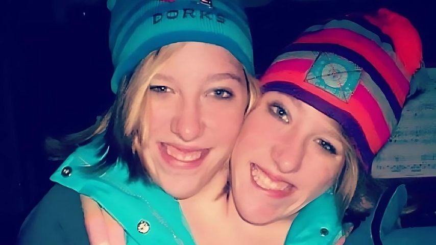 Siamesische Zwillinge Abby und Brittany müssen Gehalt teilen