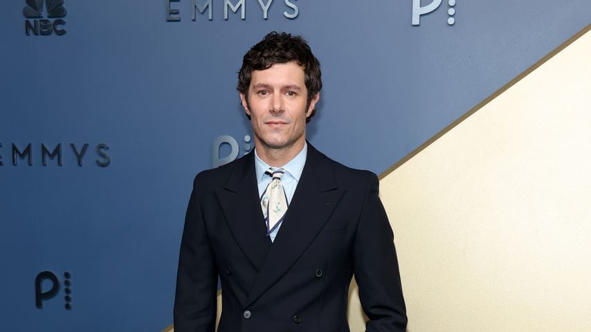 Adam Brody bei den 78. Primetime Emmy Awards im Peacock Theater in Los Angeles