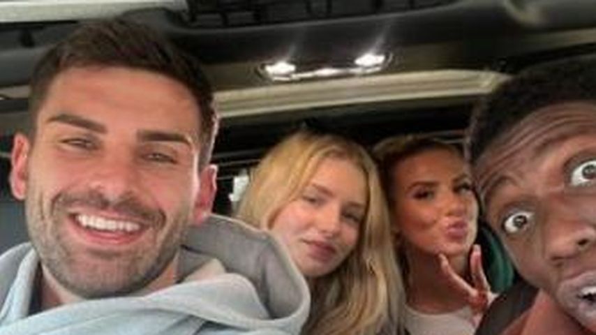 Adam Collard und Lottie Moss mit anderen "Celebs Go Dating"-Kandidaten