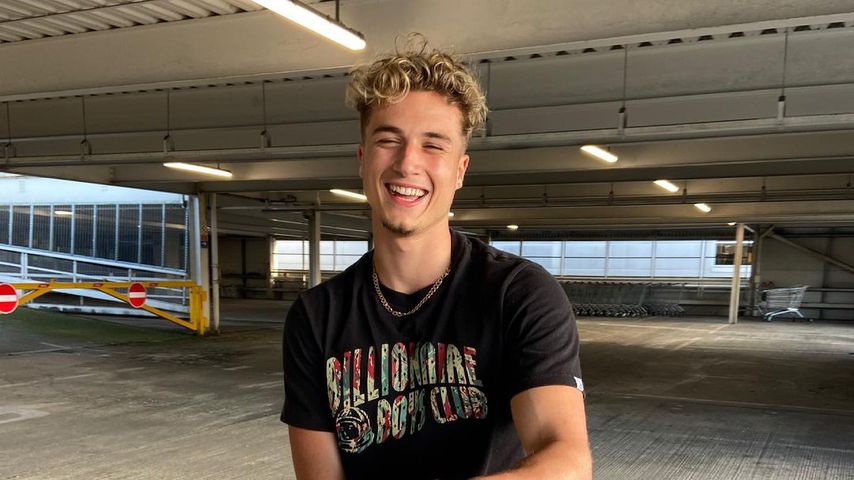 Adam Harison, Sänger