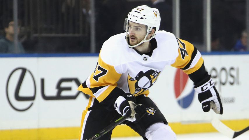 Adam Johnson, Eishockeyspieler