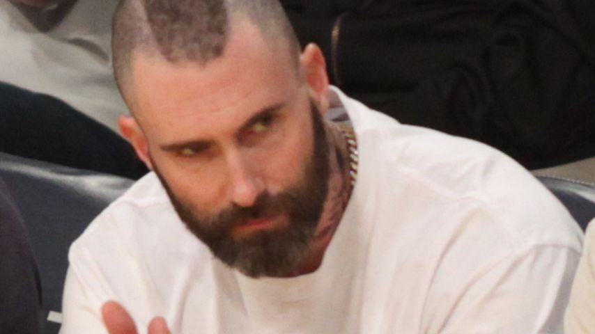 Irokesen-Look: Adam Levine setzt auf Bürstenschnitt und Bart