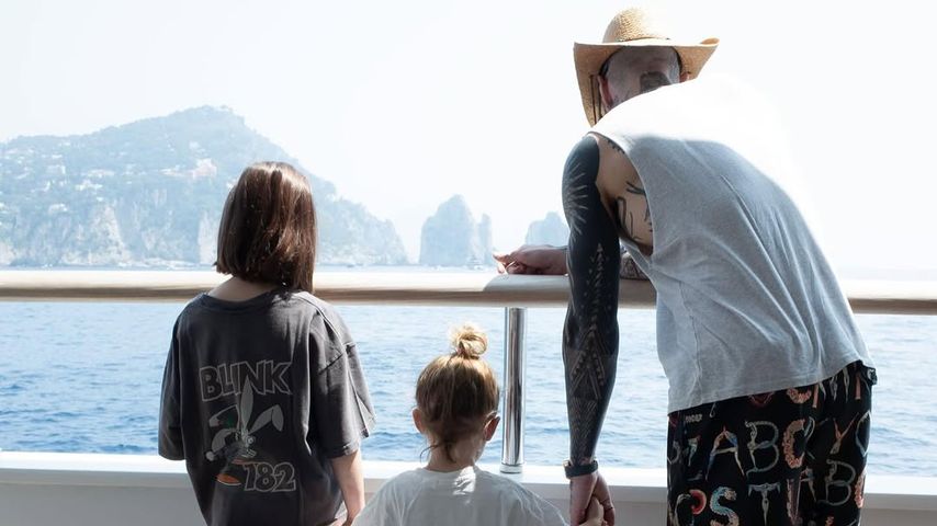 Adam Levine bestaunt mit seinen zwei ältesten Kindern die Natur