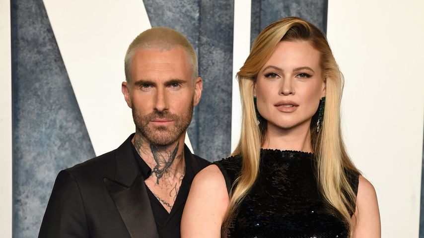 Adam Levine und Behati Prinsloo bei den Oscars 2023