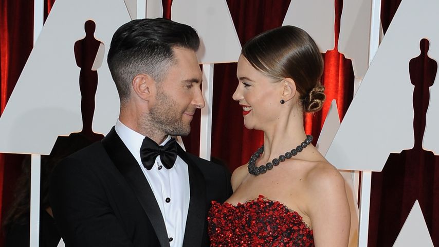 Adam Levine und Behati Prinsloo bei den Oscars, 2015