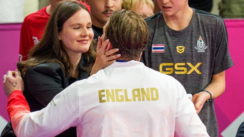 Tränen nach Bronze: Adam küsst Holly Ramsays Babybauch