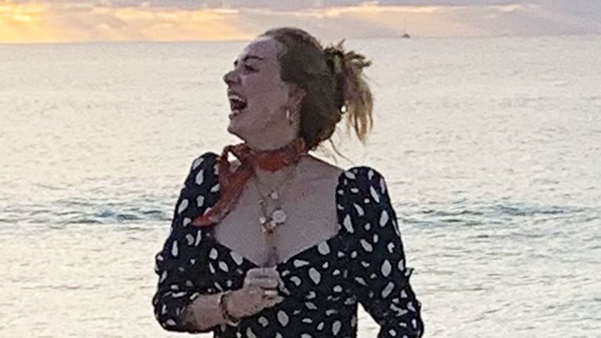 Adele am Strand in Anguilla