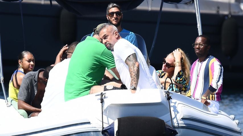 Adele und ihr Partner Rich Paul sowie ein paar Freunde