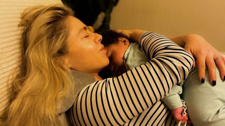 Adelina Zilai teilt süßes Kuschelfoto mit ihrem kleinen Sohn