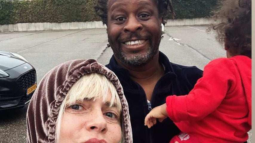 Adelina Zilai und Mola Adebisi mit ihrem Sohn, Januar 2026