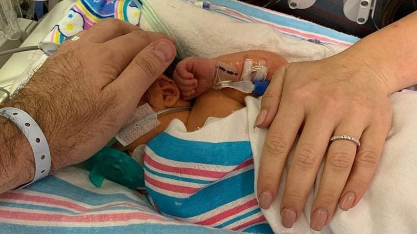 Adler Lawrence Karp, Sohn von Danielle Fishel Karp