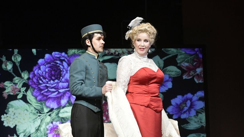 Adrian Djokic und Alexa Maria Surholt bei der Fotoprobe zu "Bekenntnisse des Hochstaplers Felix Krull" im Schlosspark Theater, Berlin