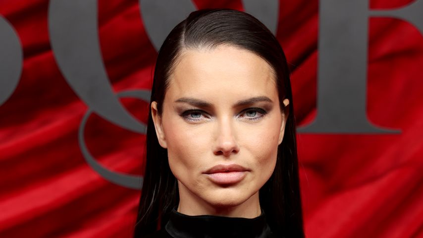 Glamour pur: Adriana Lima als funkelnder Hingucker in Paris