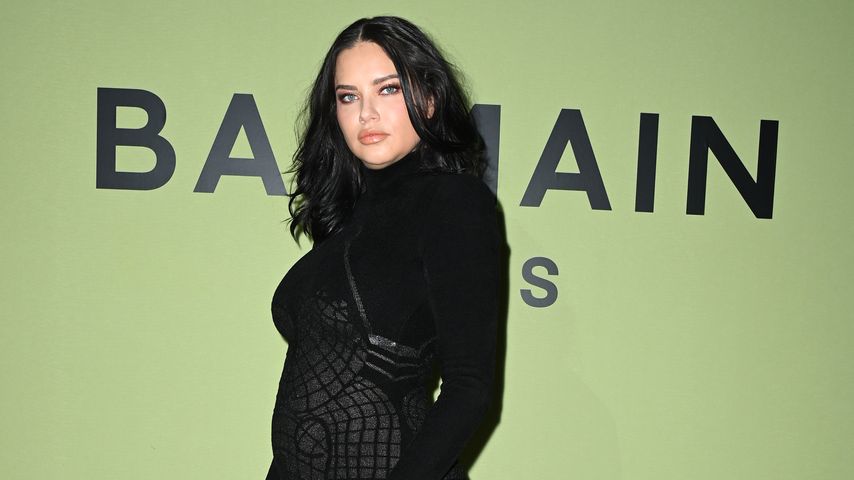 Adriana Lima im März 2022 in Paris