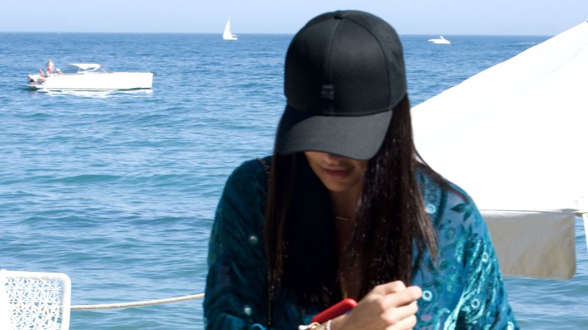 Welcher Superstar urlaubt hier undercover in Marbella?