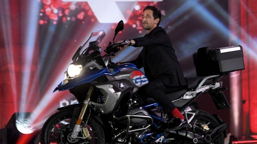 Dicker Schmatzer: Adrien Brody knutscht seine Neue