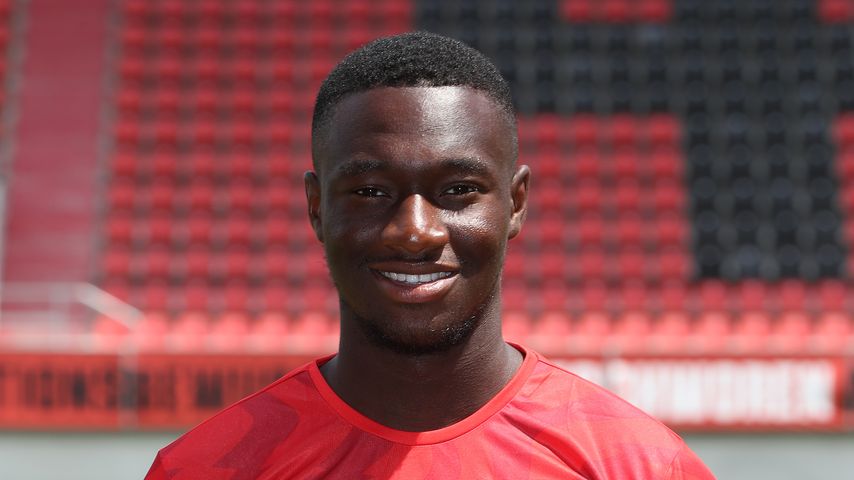 Agyemang Diawusie, Fußballer