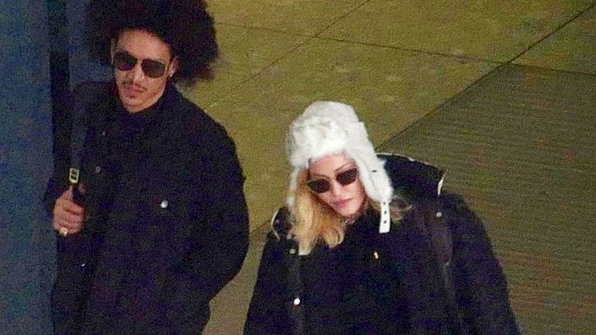 Ahlamalik Williams und Madonna am Flughafen in London