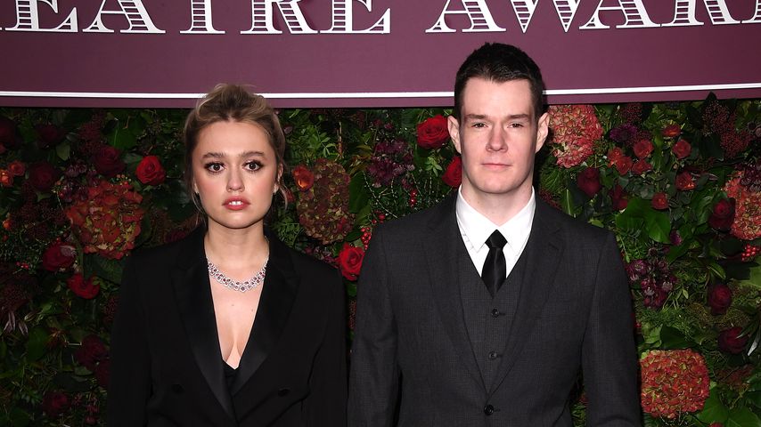 Aimee Lou Wood und Connor Swindells im November 2019
