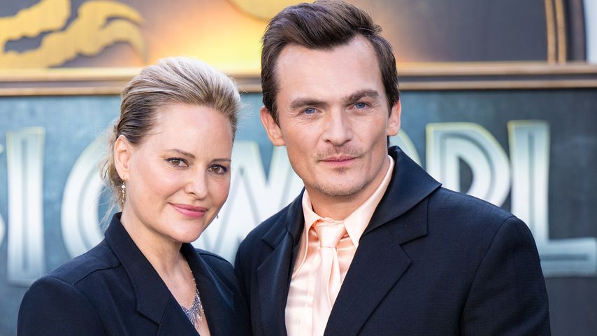 Aimee Mullins und Rupert Friend auf der "Jurassic World: Die Wiedergeburt"-Premiere in London