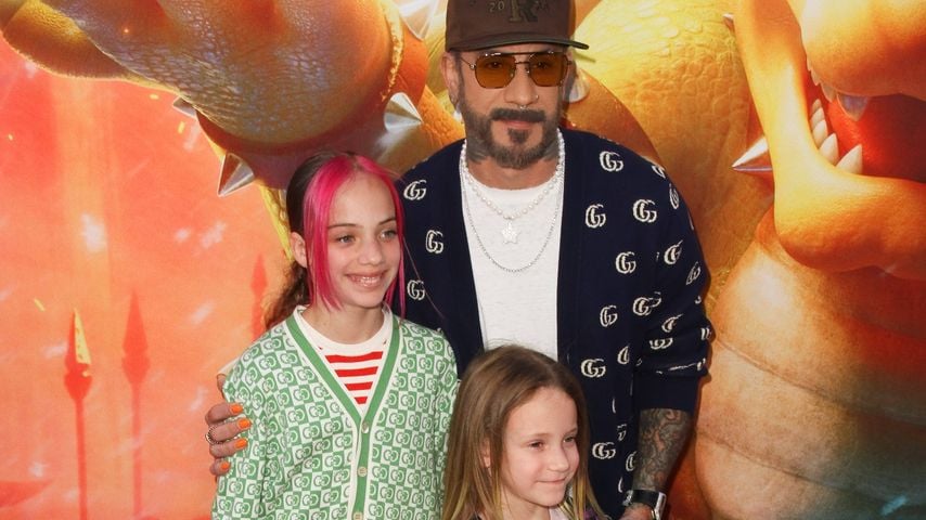 AJ McLean mit seinen Töchtern bei der Premiere von "The Super Mario Bros. Movie" in Los Angeles, April 2023